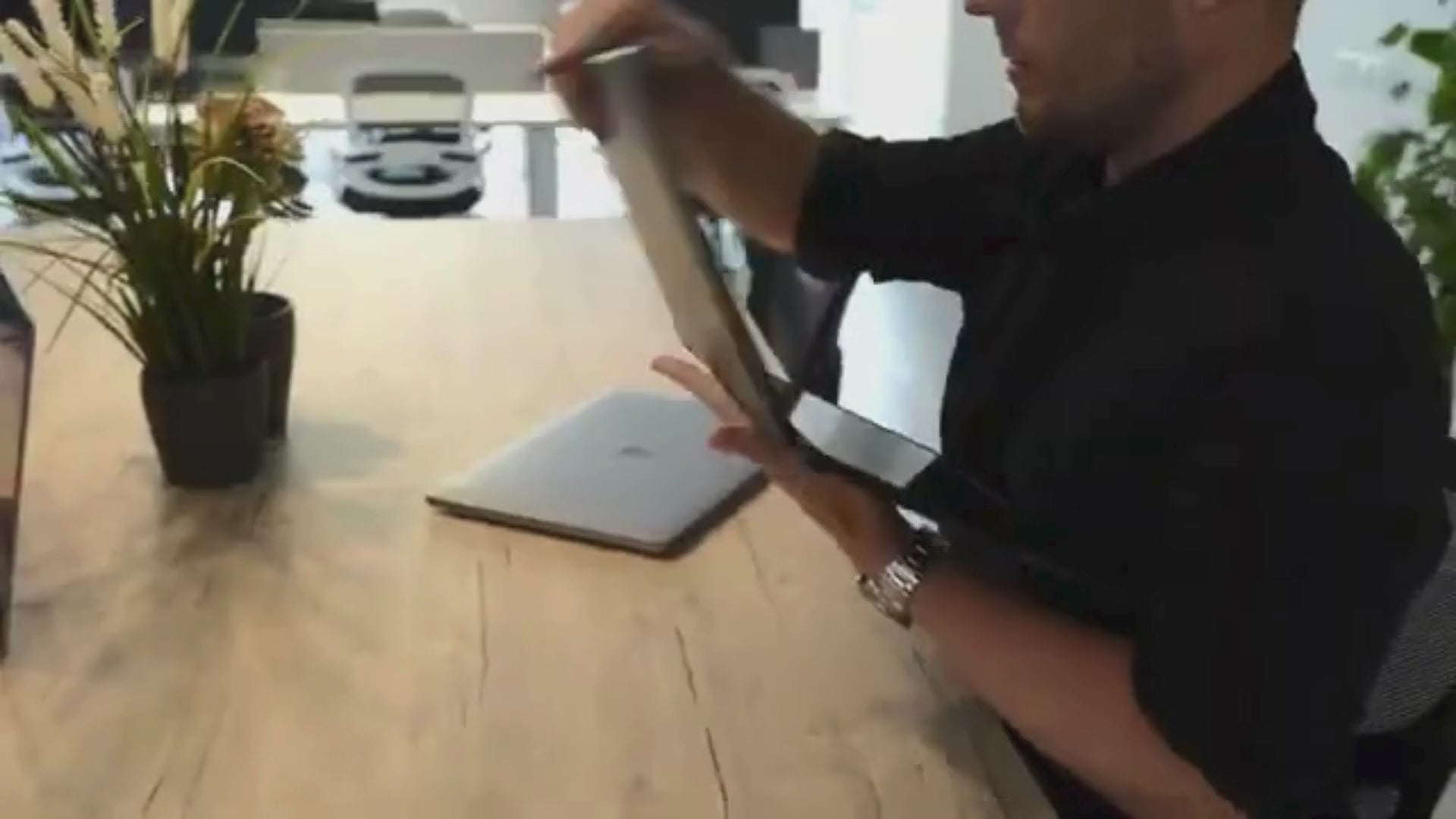 Charger la vidéo: 